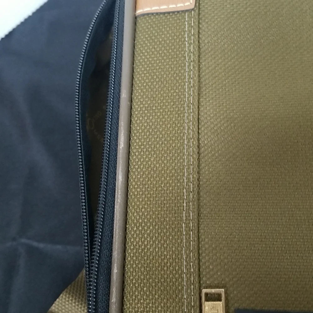 VINTAGE MEMBERS ONLY OLIVE GREEN SUITCASE/ CARRY-ON LUGG 14